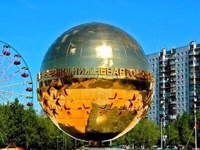 Мемориал славы нижневартовского спорта располагается при въезде на стадион «Центральный». Его открыли 10 марта 2002 года в честь 30-летия города.
На мемориале увековечены имена людей, которые стали гордостью нижневартовского и российского спорта. С